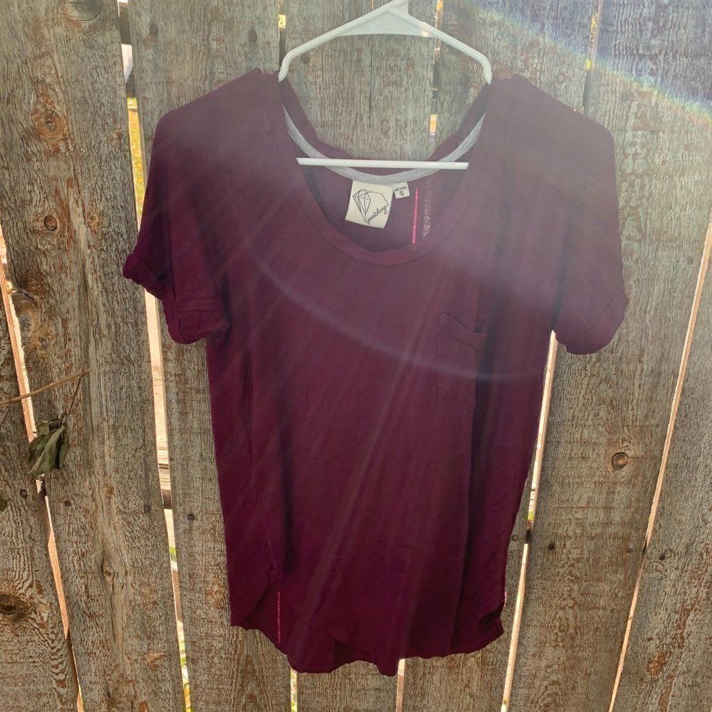 Janet Chung tshirts Vneck short sleeve size small